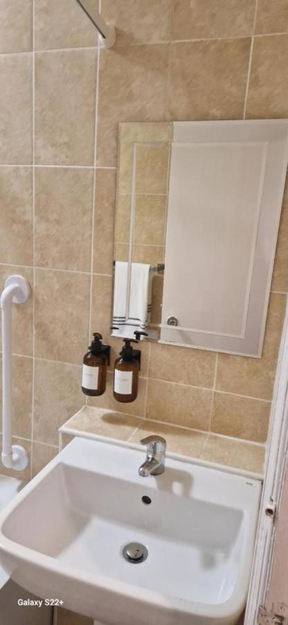 Archillects Entire Two Bedroom Comfy House - Free Parking Glasgow Buitenkant foto