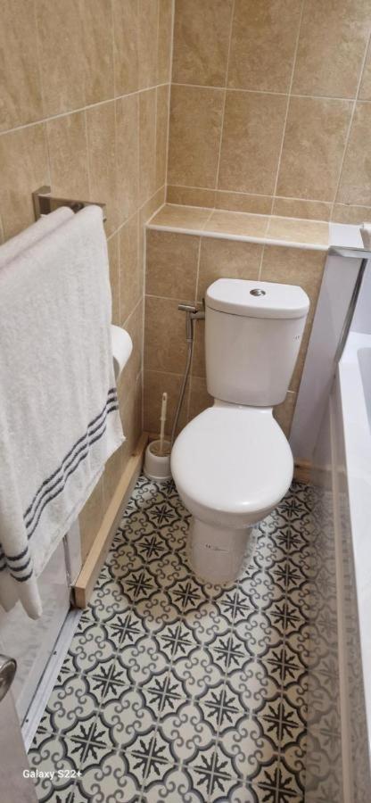 Archillects Entire Two Bedroom Comfy House - Free Parking Glasgow Buitenkant foto