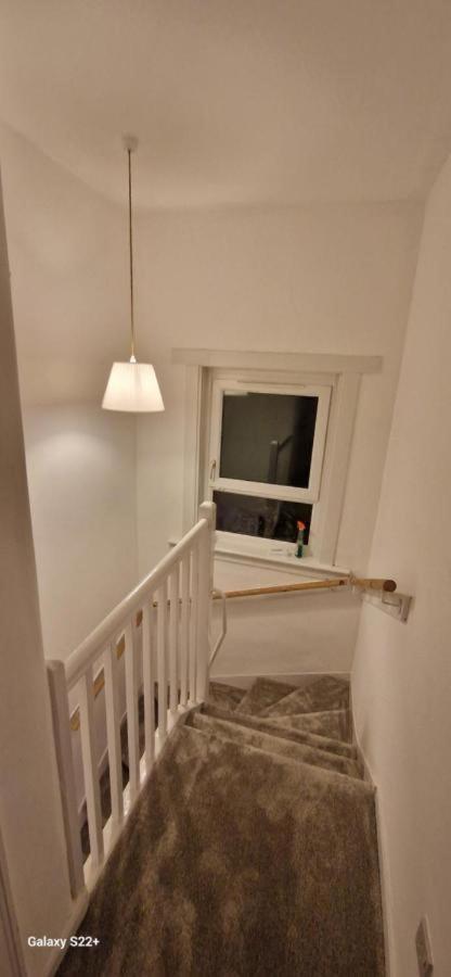 Archillects Entire Two Bedroom Comfy House - Free Parking Glasgow Buitenkant foto
